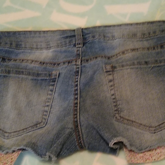 Short's - Picture 2 of 4